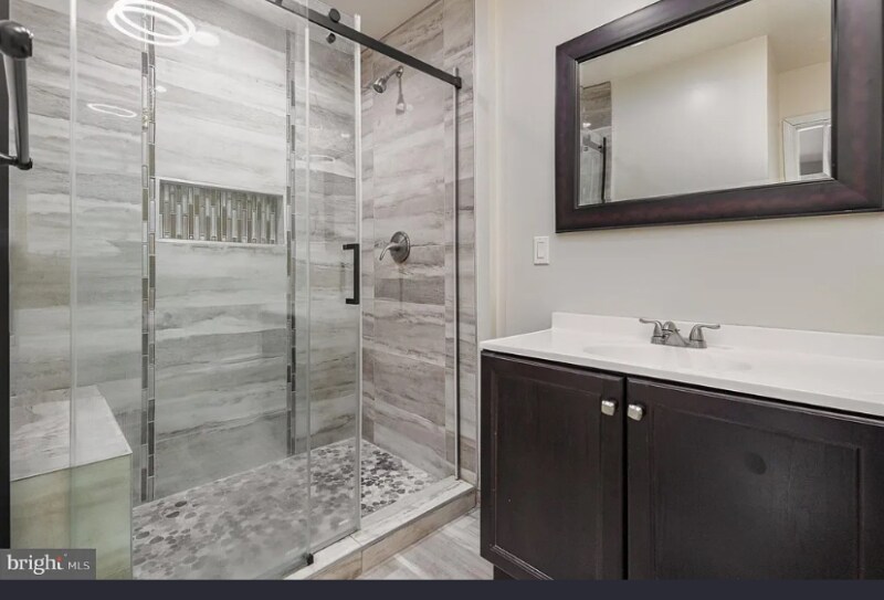 Foto del edificio - 15087 Holleyside Dr