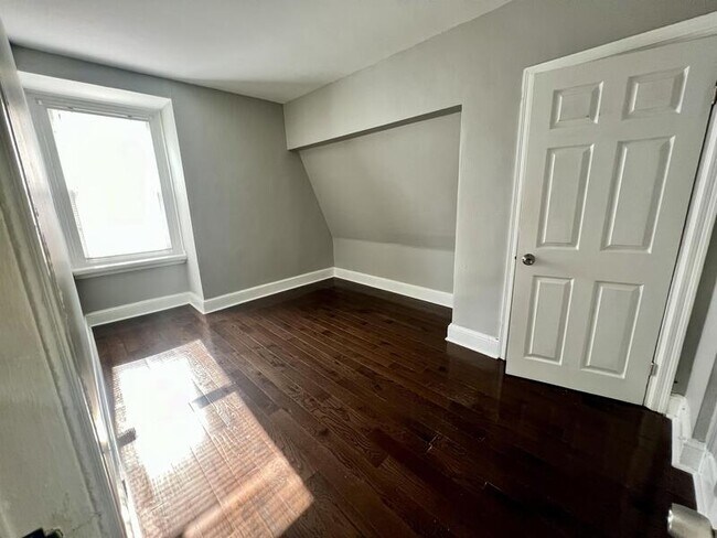 Foto del edificio - 111 E Stewart Ave