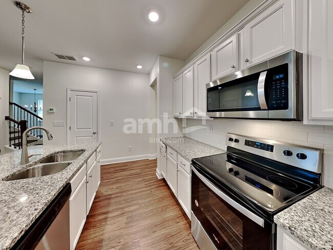 Building Photo - 5155 Smithbriar Dr