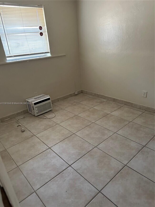 Foto del edificio - 2645 NW 21st Ave