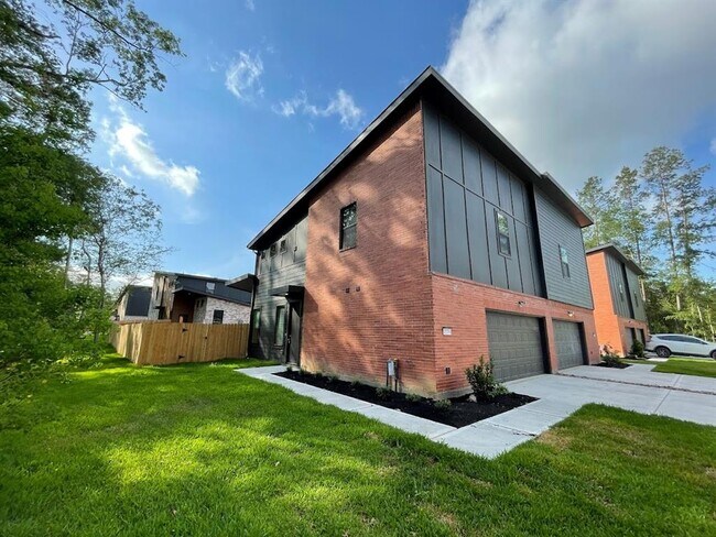 Building Photo - 2519 Appian Way