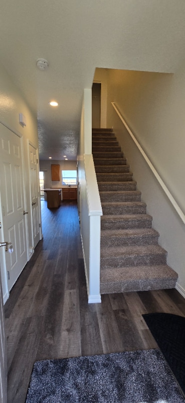 Building Photo - 18555 SW Takena Ct
