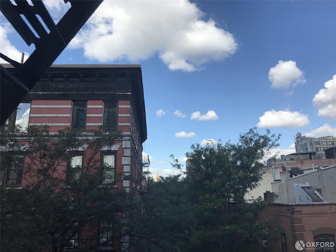 Building Photo - 122 MacDougal Street