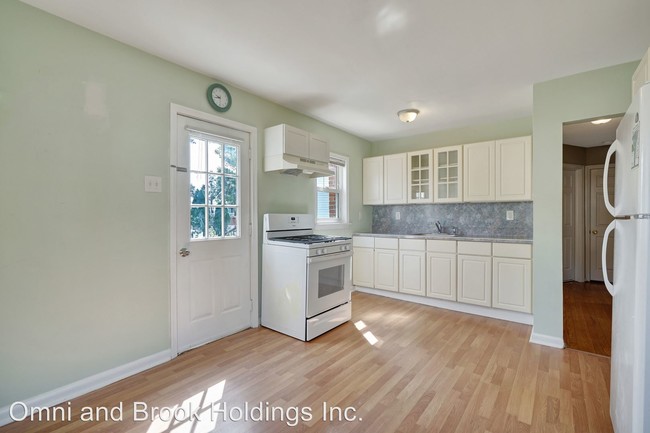 Building Photo - 4 br, 2 bath House - 1145 Logan Ave