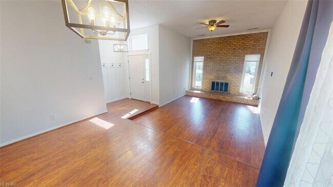 Foto del edificio - 1729 Dylan Dr