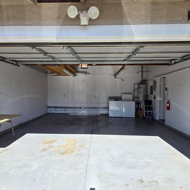 Building Photo - 2031 California Dr