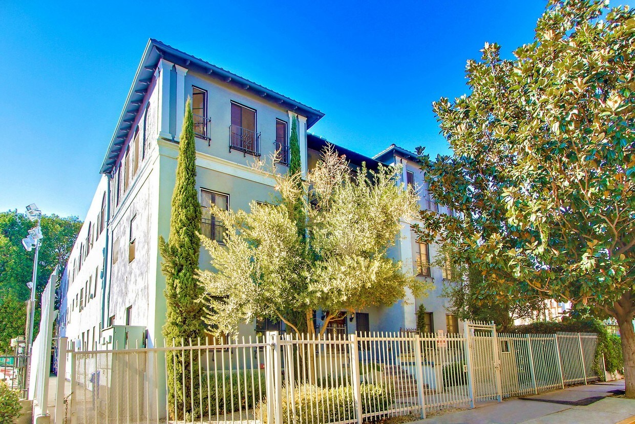 1733 N Cherokee Ave Unit 1, Los Angeles, CA 90028 Room for Rent in