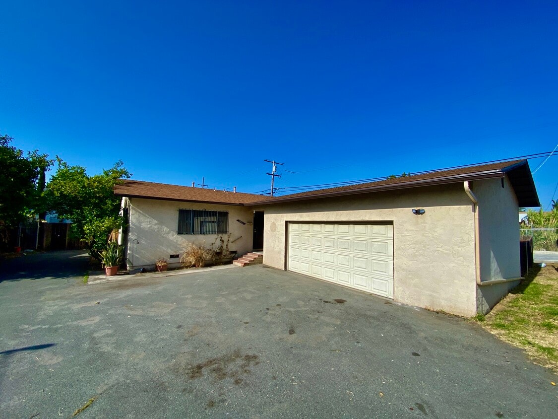 Primary Photo - 3920 Thorn St