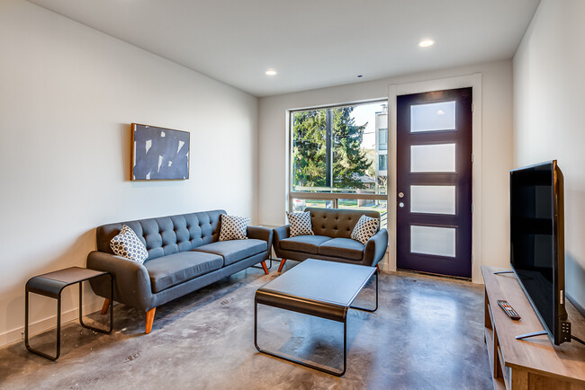 Building Photo - 5020 Fauntleroy Way SW