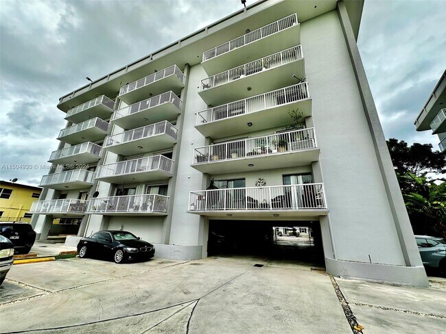 Building Photo - 130 S Shore Dr
