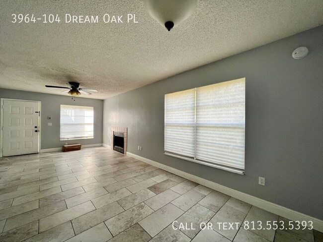 Foto del edificio - 3964 Dream Oak Pl