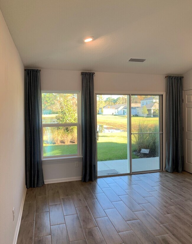 Building Photo - Stunning 3 Bed/2 Bath Home with Attached G...