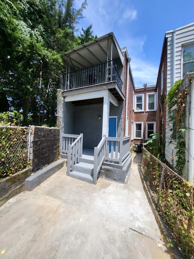 Building Photo - 4926 Royal St