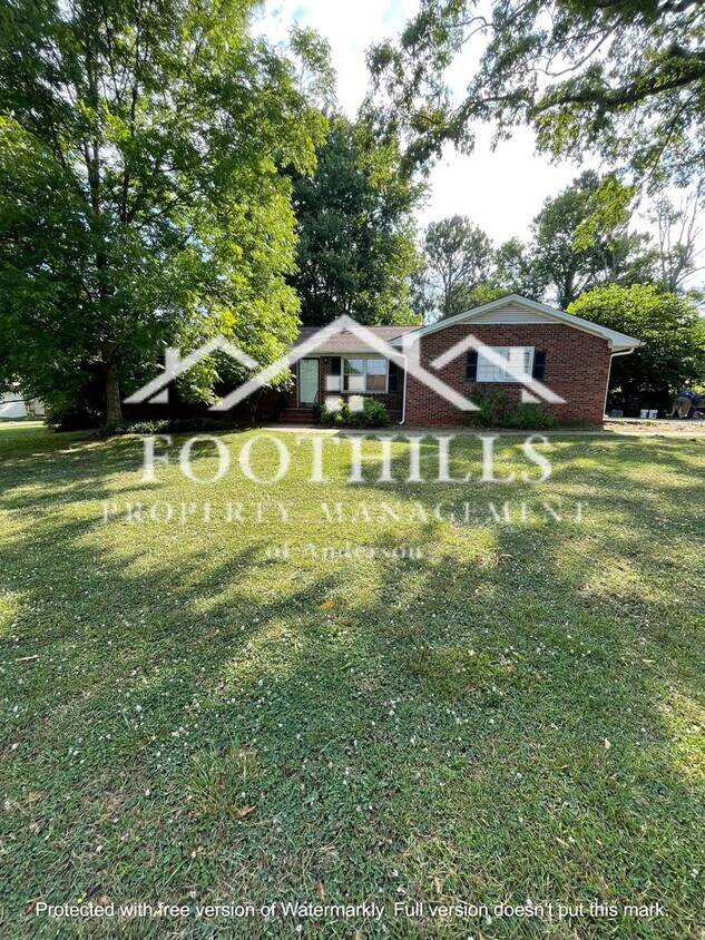Primary Photo - Charming 3BR/2BA Home in Stone Haven