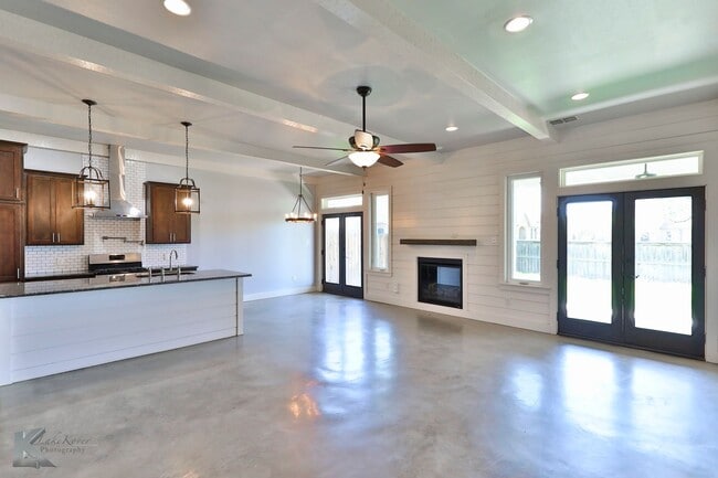 Building Photo - 3/2/2 duplex!  NEWLY UPDATED!