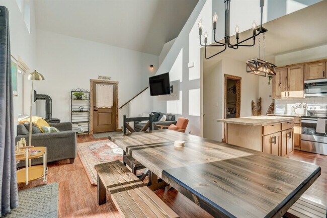 Foto del edificio - 123 Pinecrest Rd