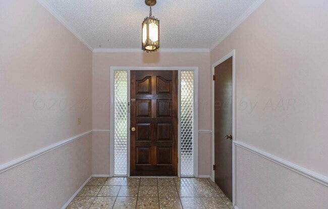 Building Photo - 3703 Montague Dr