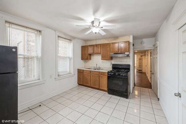 Building Photo - 3020 W 41st St