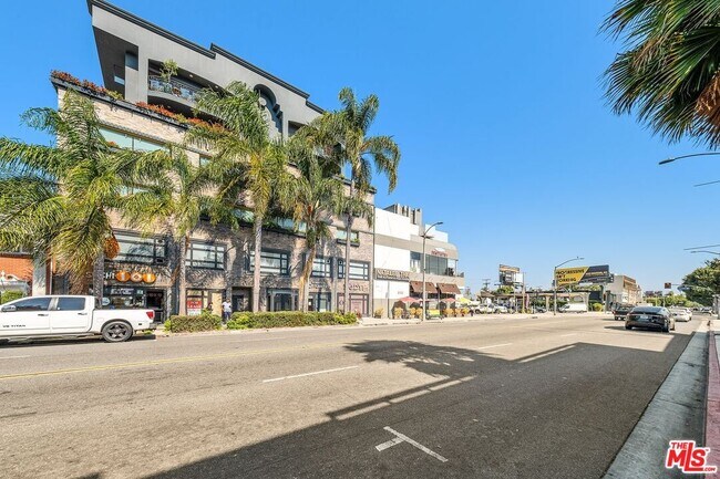 Building Photo - 930 S Robertson Blvd