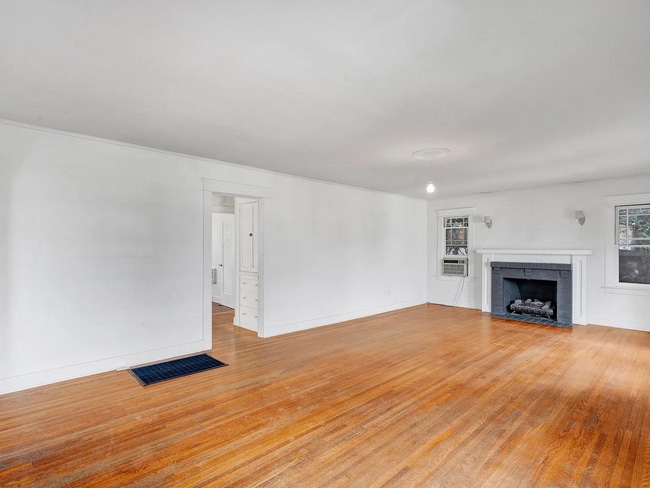 Building Photo - 1044 Manzanita St