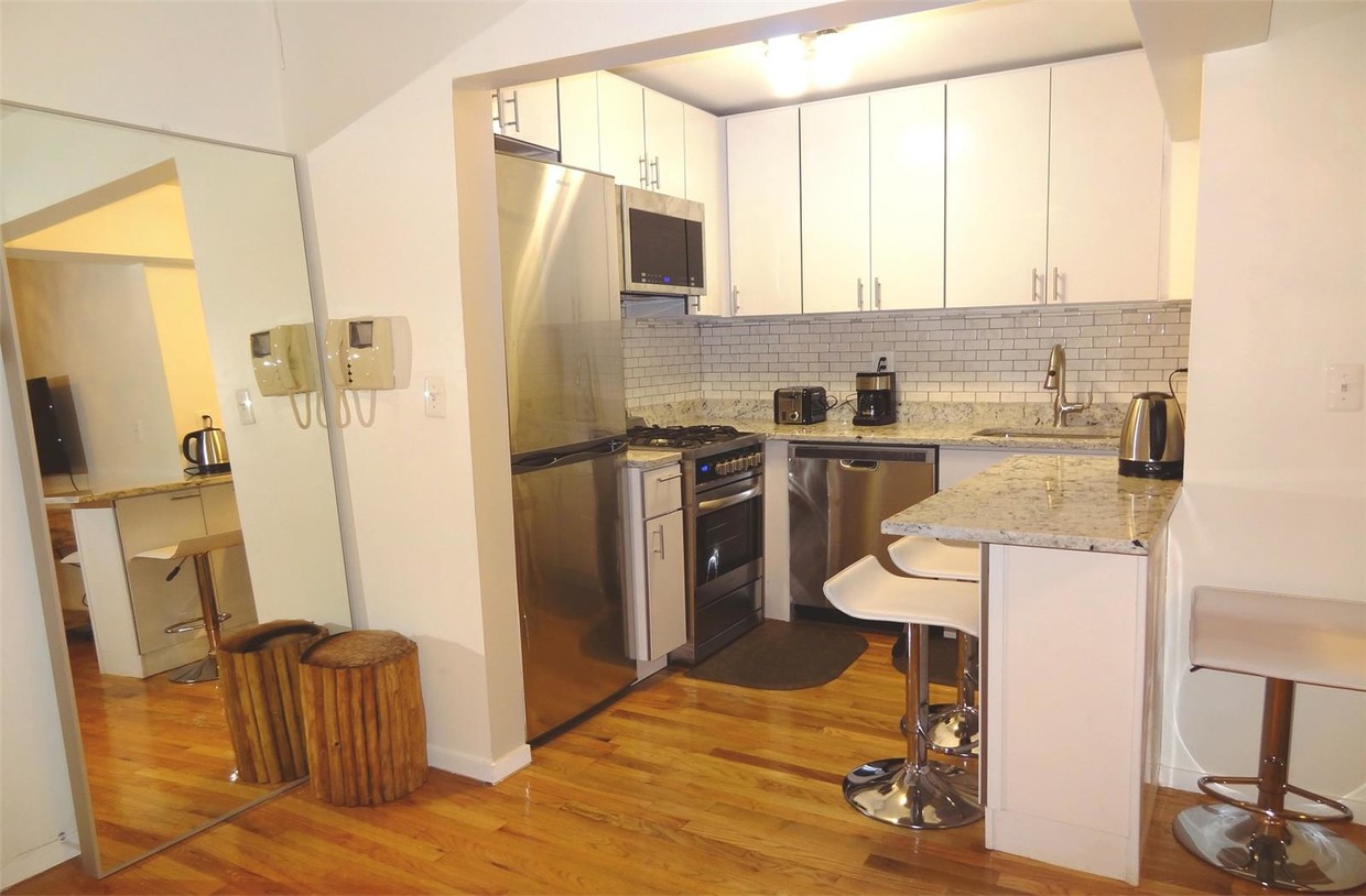 Primary Photo - 208 E 28th St
