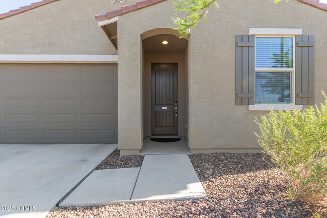 Foto del edificio - 17969 W College Dr