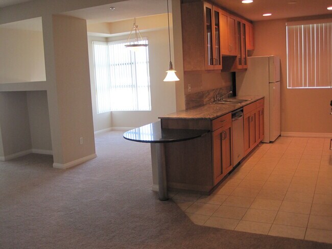 Foto del edificio - 10625 Valley Spring Ln