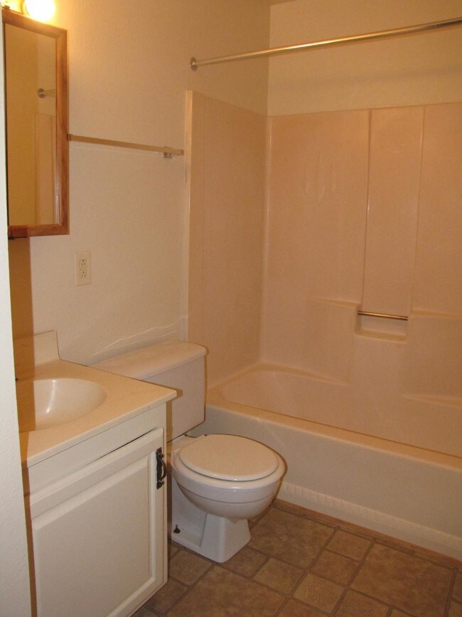 Jandal Apartments Rossford Oh Bathroom Jandal Apartments