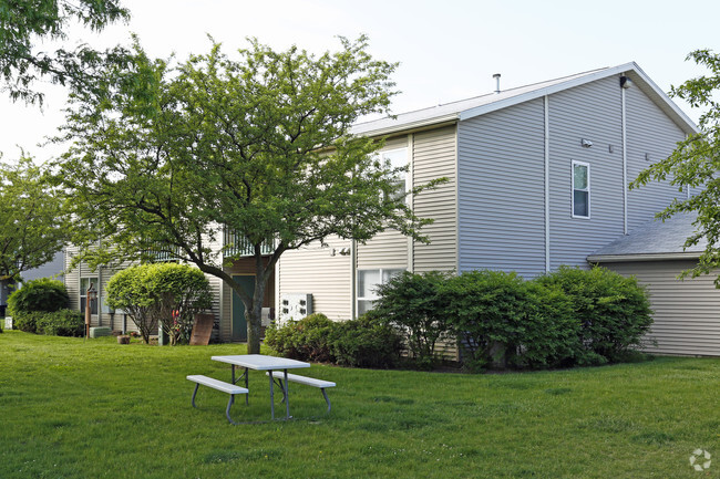 Picnic Area - Hamlet at Maumee