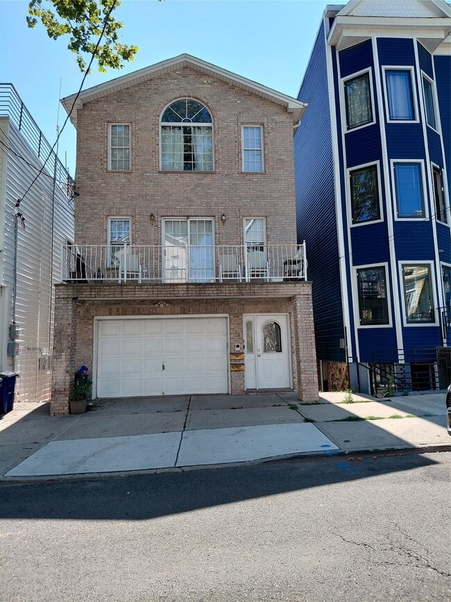 Building Photo - 128 Randolph Ave