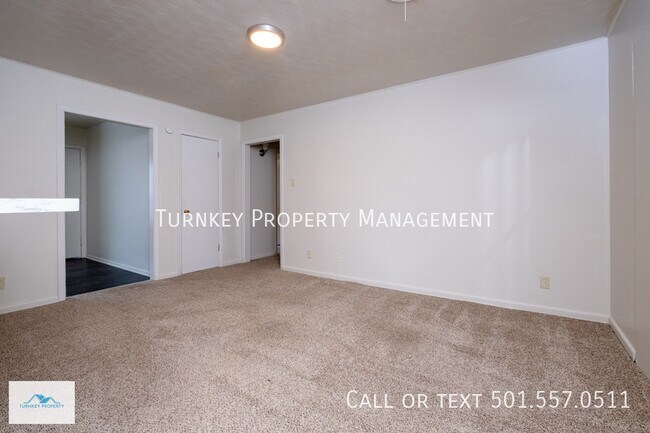 Foto del edificio - Charming 3-Bedroom + Bonus Room Home in Qu...