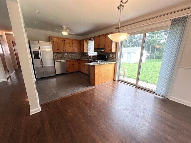 Foto del edificio - Charming Home on Lake Smith!