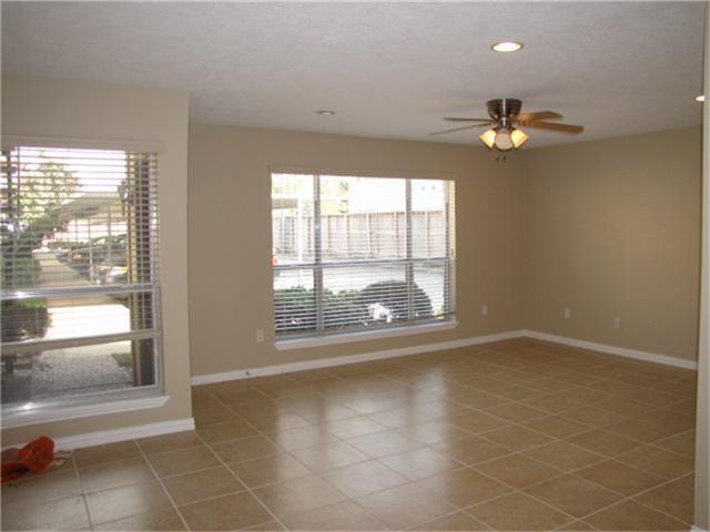 Building Photo - 3303 W Greenridge Dr