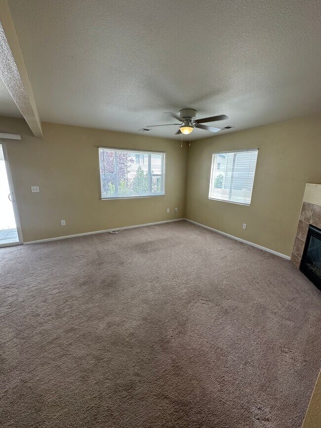 Building Photo - 3 BEDROOM, 2.5 BATHROOM SOUTHPARK TWIN HOM...