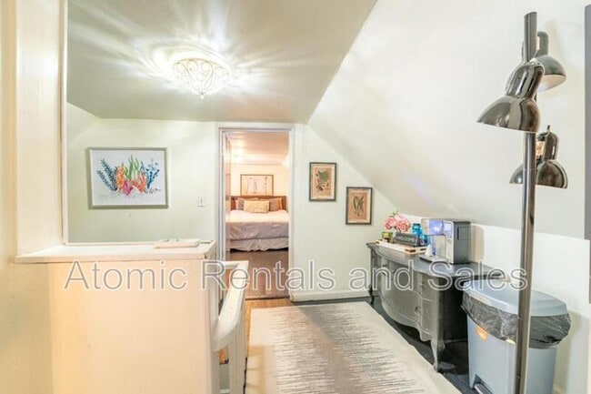 Building Photo - 714 E Jefferson St