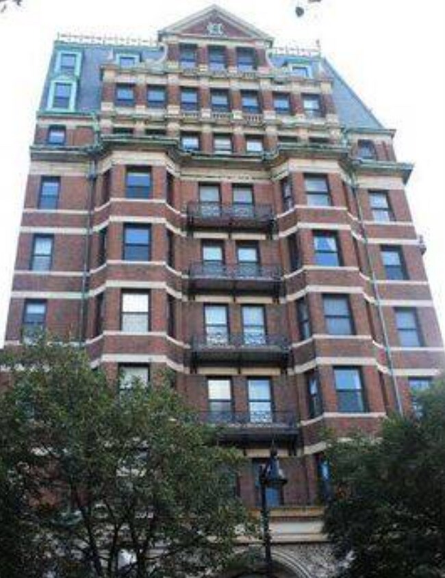 Building Photo - 483 Beacon St