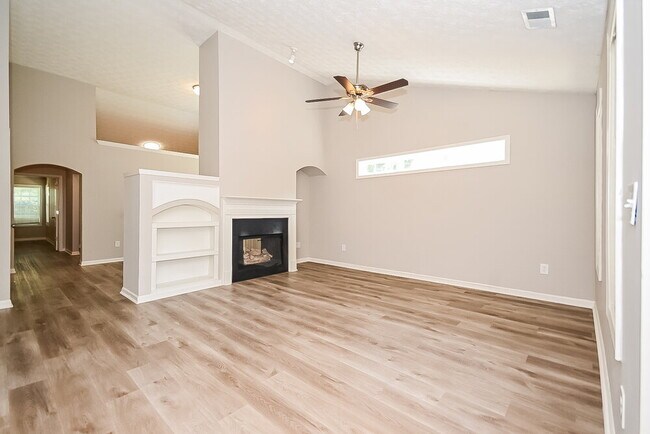 Building Photo - 332 White Oak Way