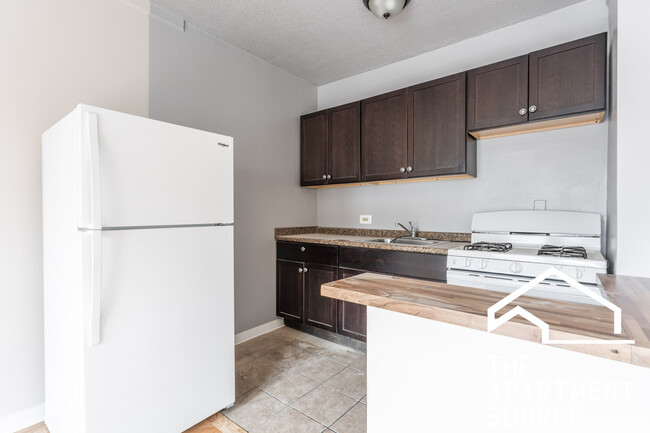 Foto del edificio - 5664 N Ridge Ave