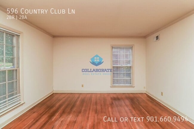 Foto del edificio - 596 Country Club Ln