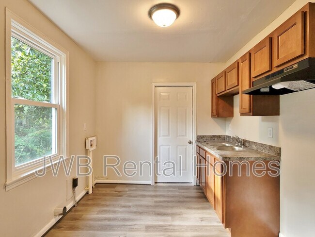 Foto del edificio - 1342 W 30th St