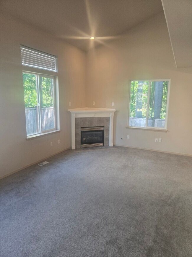 Building Photo - 3bd/2.5ba Maple Valley Home
