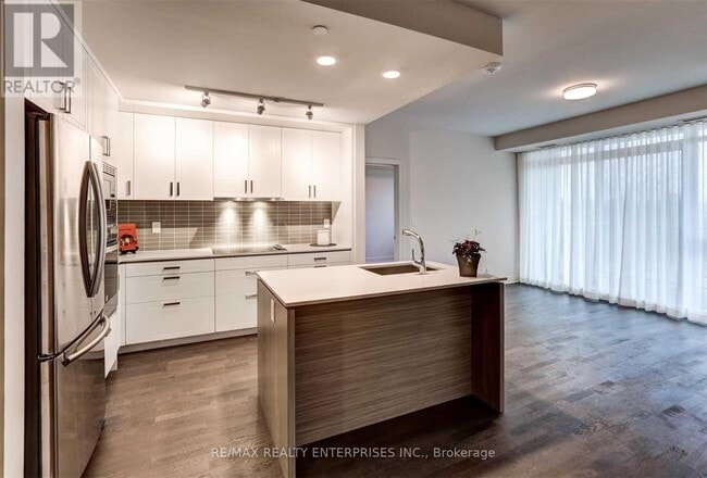 Building Photo - 1575 Lakeshore Rd W