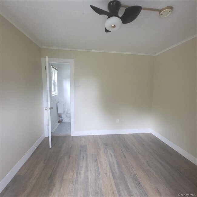 Foto del edificio - 123 Old Turnpike Rd