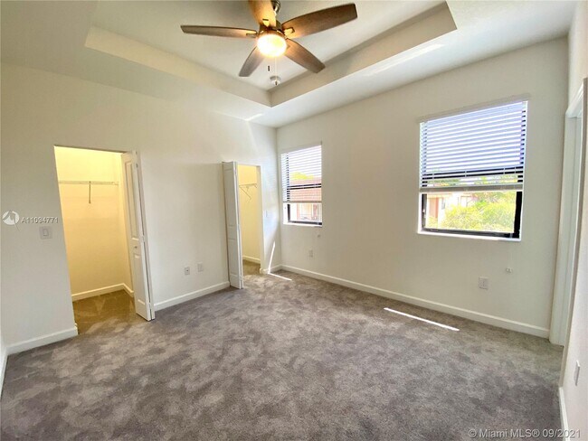 Foto del edificio - 788 NE 208th St