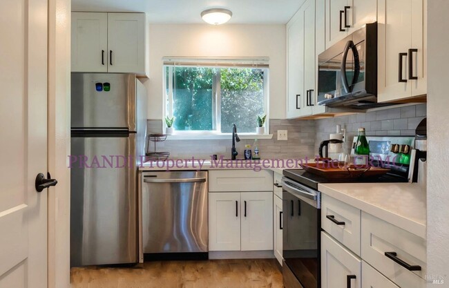 Building Photo - Terra Linda Townhouse with Modern Amenitie...