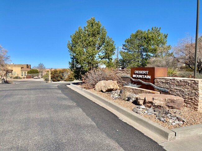 Foto del edificio - 6227 Goldfield Pl NE