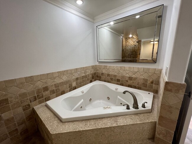 Building Photo - Beautiful Home in the Hills of Los Angeles