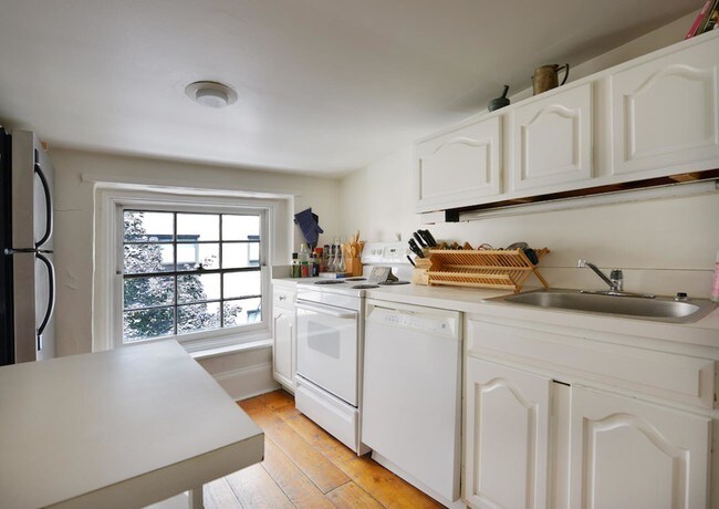 Building Photo - 21 West 16th Street