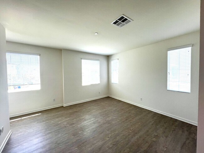 Foto del edificio - Beautiful 2 Bedroom, 2.5 Baths Townhome in...