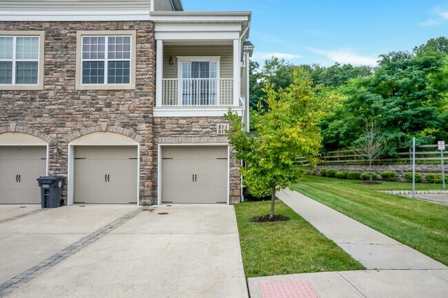 Foto del edificio - 512 Waterview Ct